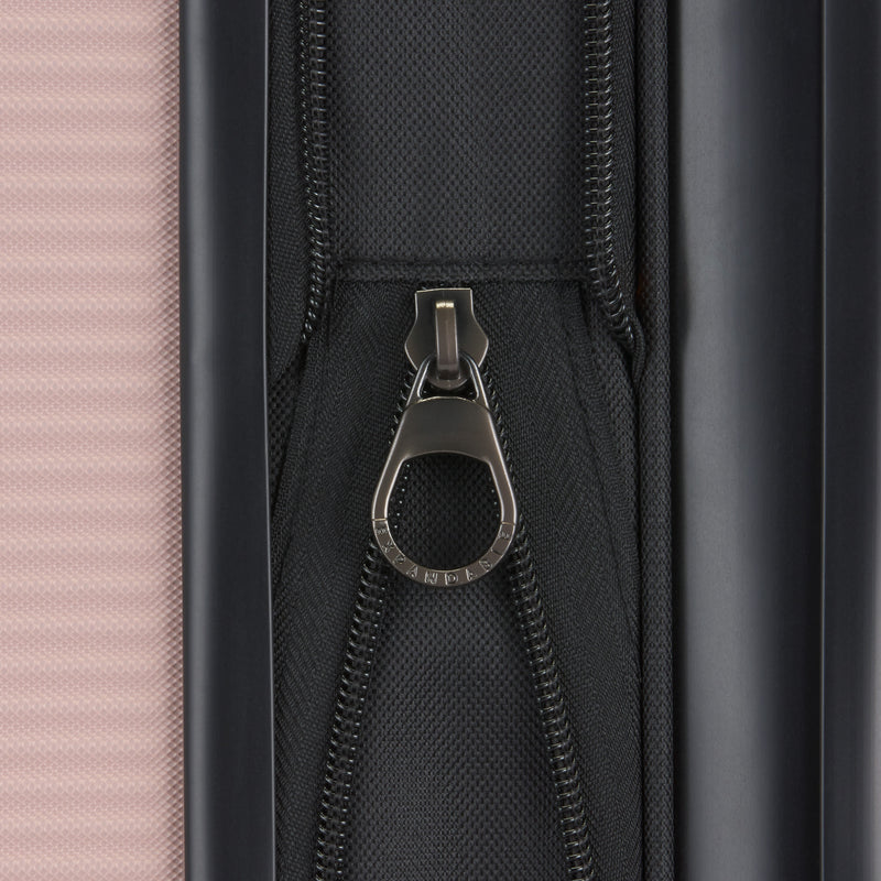 
        Shop Bentley Noir Grande valise rigide Bugatti Wellington in Canada at only $126.00 33rd look
      