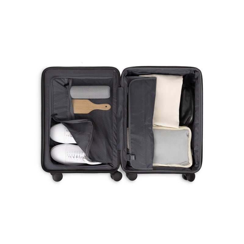 
        Shop Bentley Black Ensemble de 3 valises Bugatti Munich in Canada at only $349.99 4th look
      