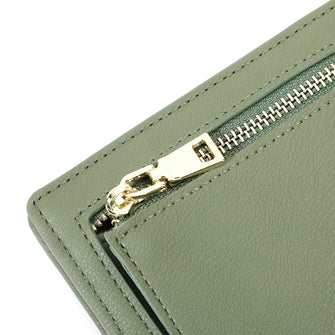 
                    Shop Bentley Vert Portefeuille hybride Champs Iconic in Canada at only $29.99 8th look
                  