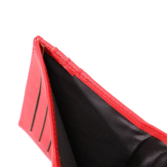 
                    Shop Bentley Rouge Porte-cartes à bouton-pression Champs Iconic in Canada at only $29.99 8th look
                  