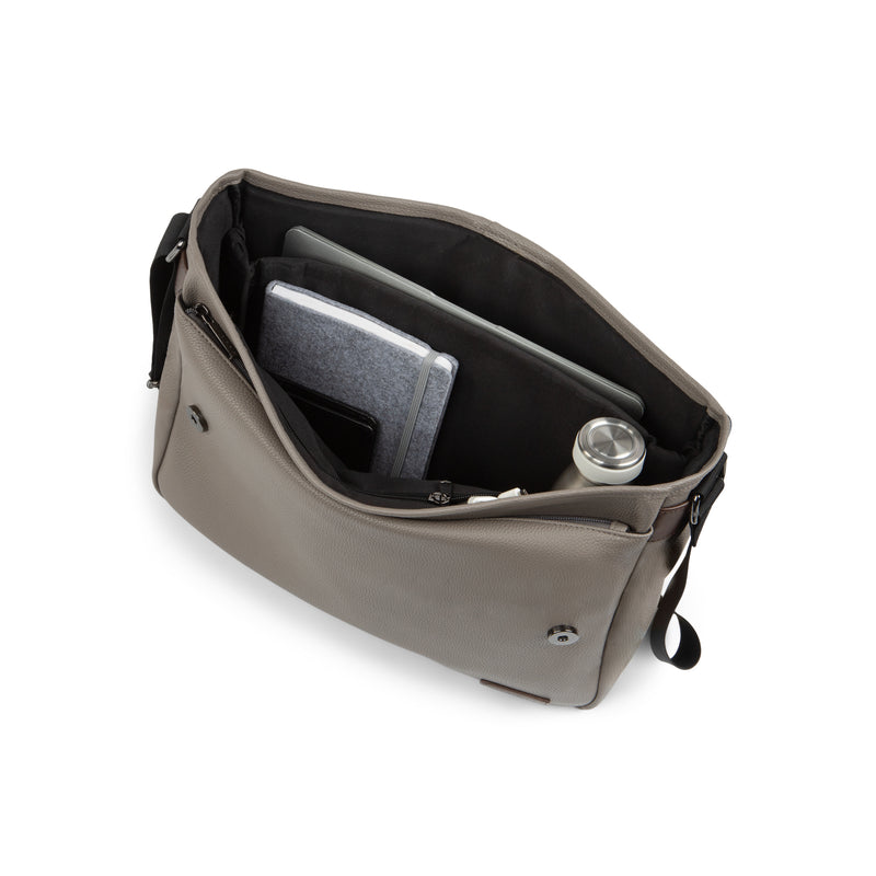 
        Shop Bentley Gris Sac messager Bugatti Contrast in Canada at only $119.99 9th look
      