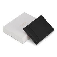 
                      Shop Bentley Noir Portefeuille Champs en cuir Portefeuille en cuir à deux volets avec pince à billets Champs Onyxà deux volets avec clip in Canada at only $39.99 4th look
                    
