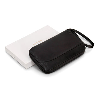 
                    Shop Bentley Noir Étui multi-passeports en cuir Champs Onyx in Canada at only $49.99 6th look
                  