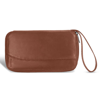 
                    Shop Bentley Brun Étui multi-passeports en cuir Champs Onyx in Canada at only $49.99 2nd look
                  