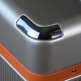
                    Shop Bentley Gris Ensemble de 3 valises Champs Vintage Air in Canada at only $399.99 10th look
                  