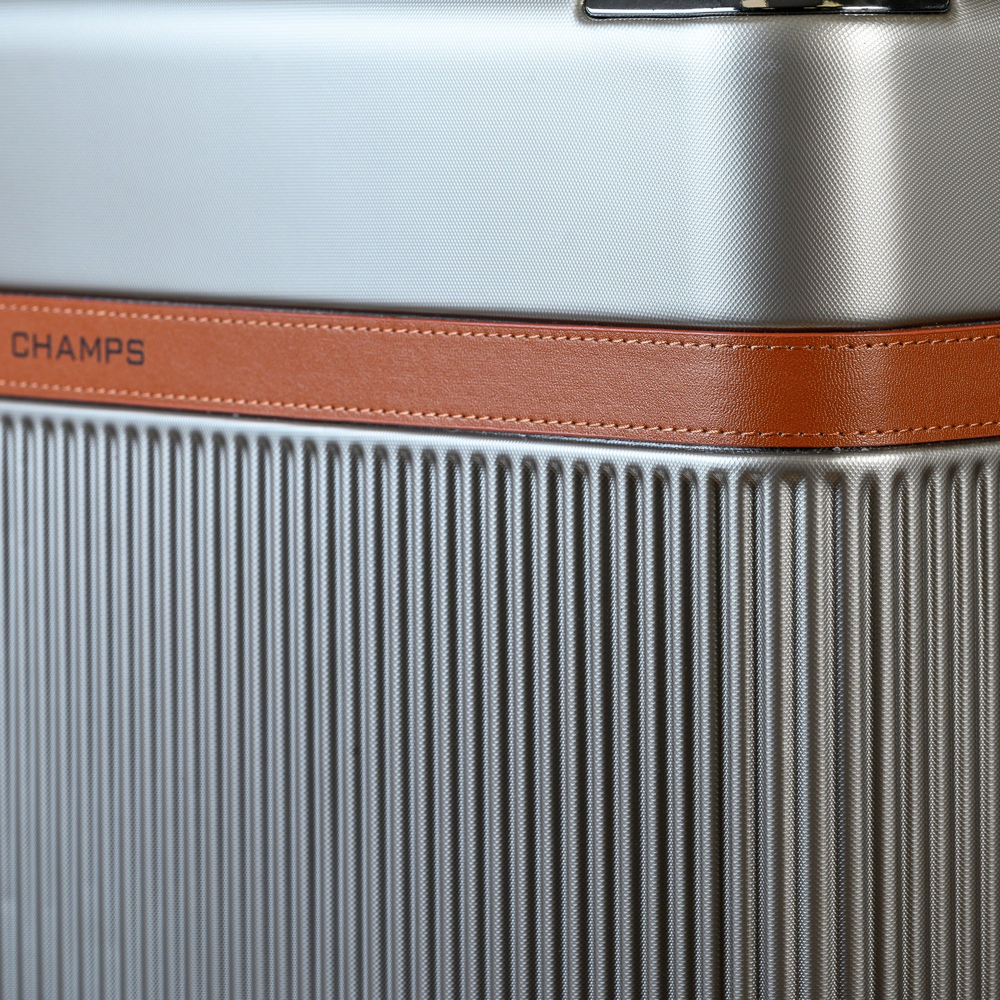 Shop Bentley Gris Ensemble de 3 valises Champs Vintage Air in Canada at only $399.99 22nd look