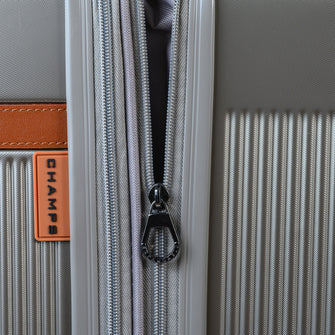 
                    Shop Bentley Gris Ensemble de 3 valises Champs Vintage Air in Canada at only $399.99 7th look
                  
