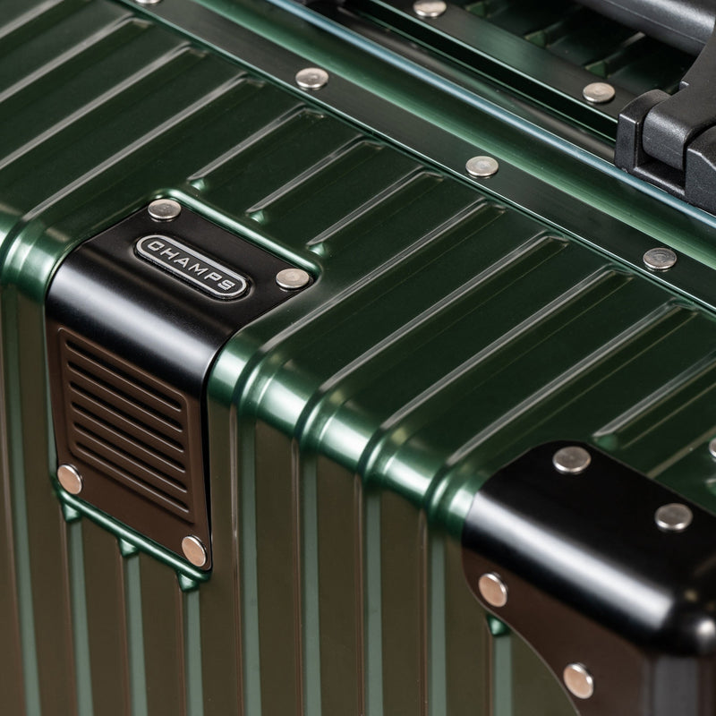 
        Shop Bentley Vert Valise de cabine en aluminium Champs Elite in Canada at only $249.99 25th look
      