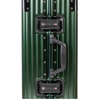 
                    Shop Bentley Vert Valise de cabine en aluminium Champs Elite in Canada at only $249.99 12th look
                  