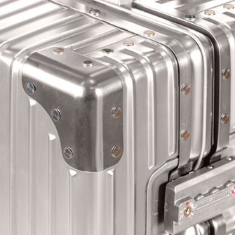 
                    Shop Bentley Argent Valise de cabine en aluminium Champs Elite in Canada at only $249.99 13th look
                  