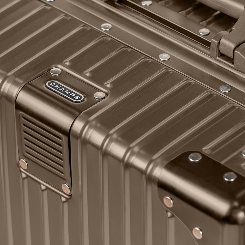 
        Shop Bentley Or de titane Valise de cabine en aluminium Champs Elite in Canada at only $249.99 81st look
      