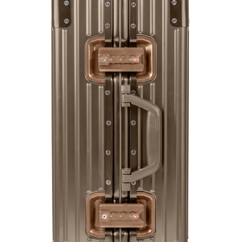 
        Shop Bentley Or de titane Valise de cabine en aluminium Champs Elite in Canada at only $249.99 82nd look
      