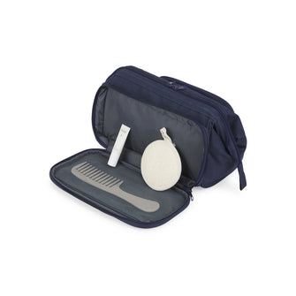
                    Shop Bentley Bleu marine Trousse de toilette Bugatti Uptown Essentials in Canada at only $34.99 7th look
                  