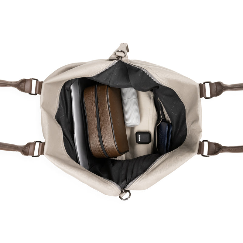 
        Shop Bentley Navy Bugatti Duffle Contrast in Canada at only $90.99 11th look
      